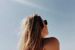 Routine naturelle d&rsquo;été pour protéger ses cheveux