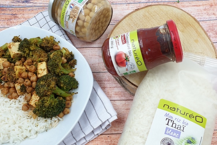 Poêlée vegan : brocolis, pois chiches et tofu